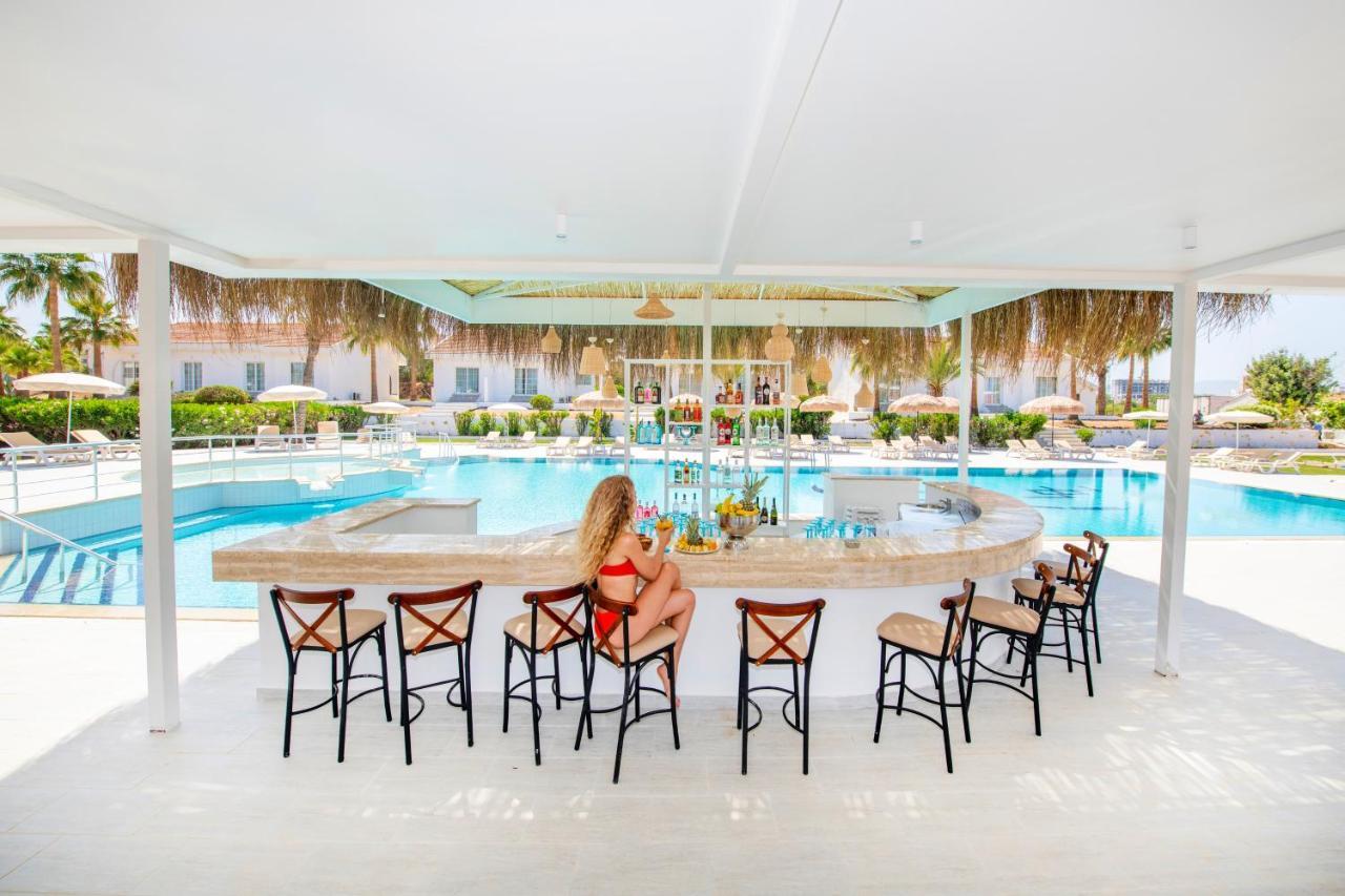 Long Beach Villas 파마구스타 외부 사진