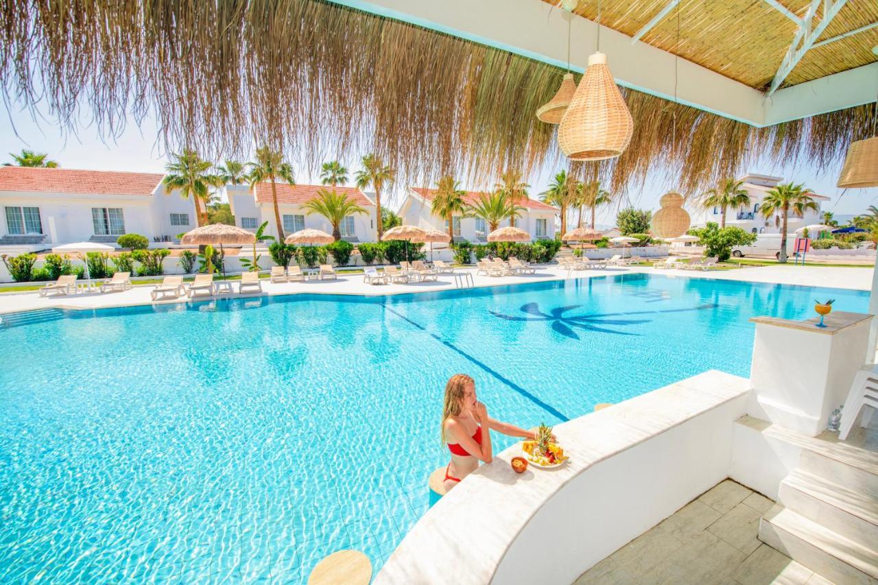 Long Beach Villas 파마구스타 외부 사진