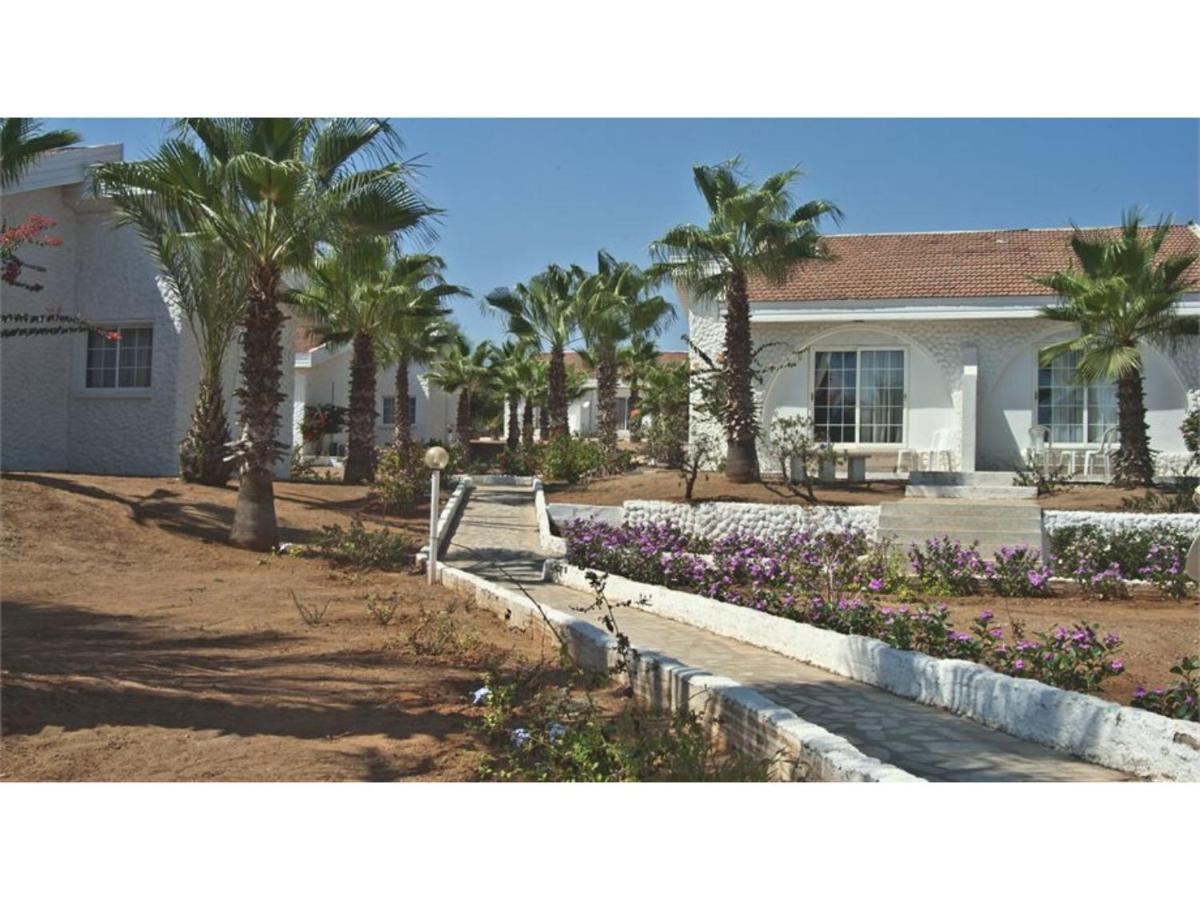 Long Beach Villas 파마구스타 외부 사진